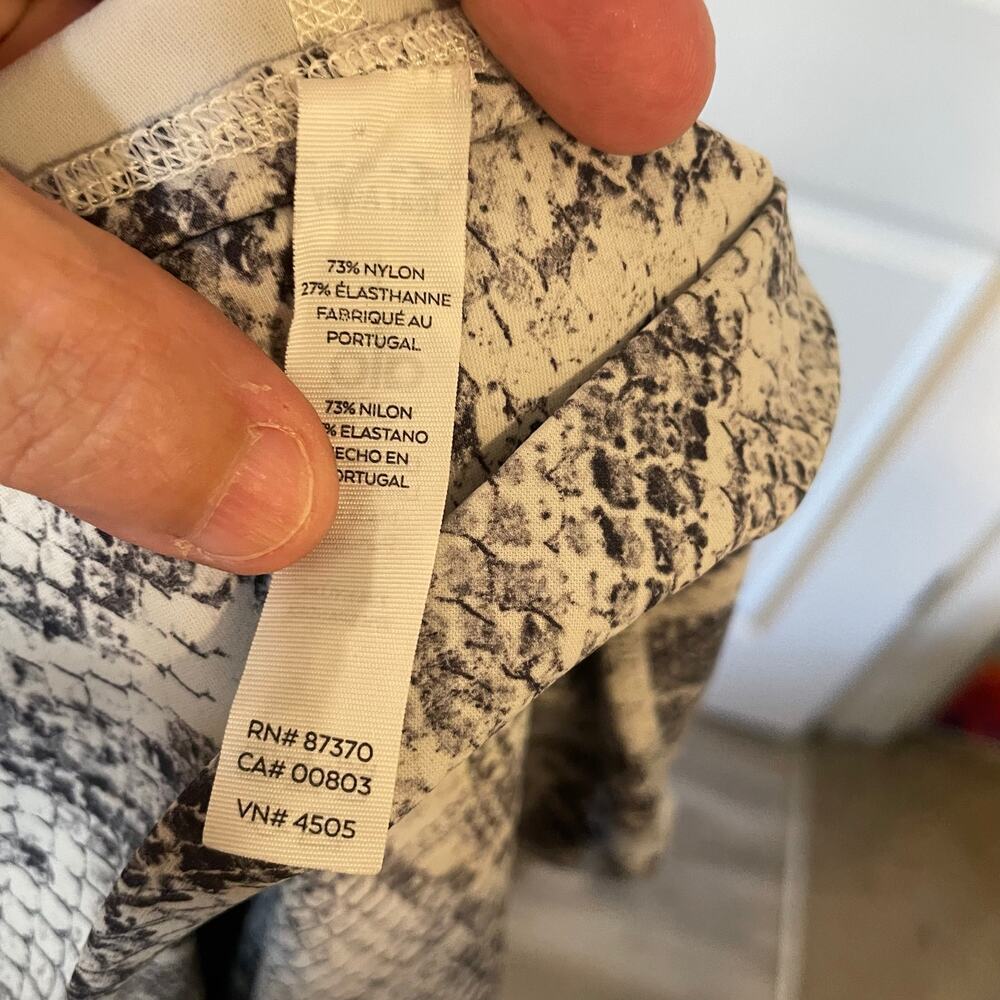 Alo yoga snakeskin legging size large - Picture 13 of 13